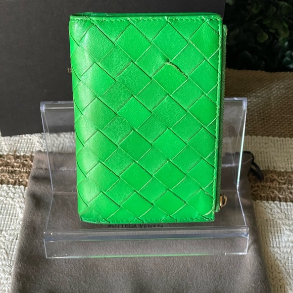 Bottega Veneta Compact Green Leather Wallet - Picture 3 of 4
